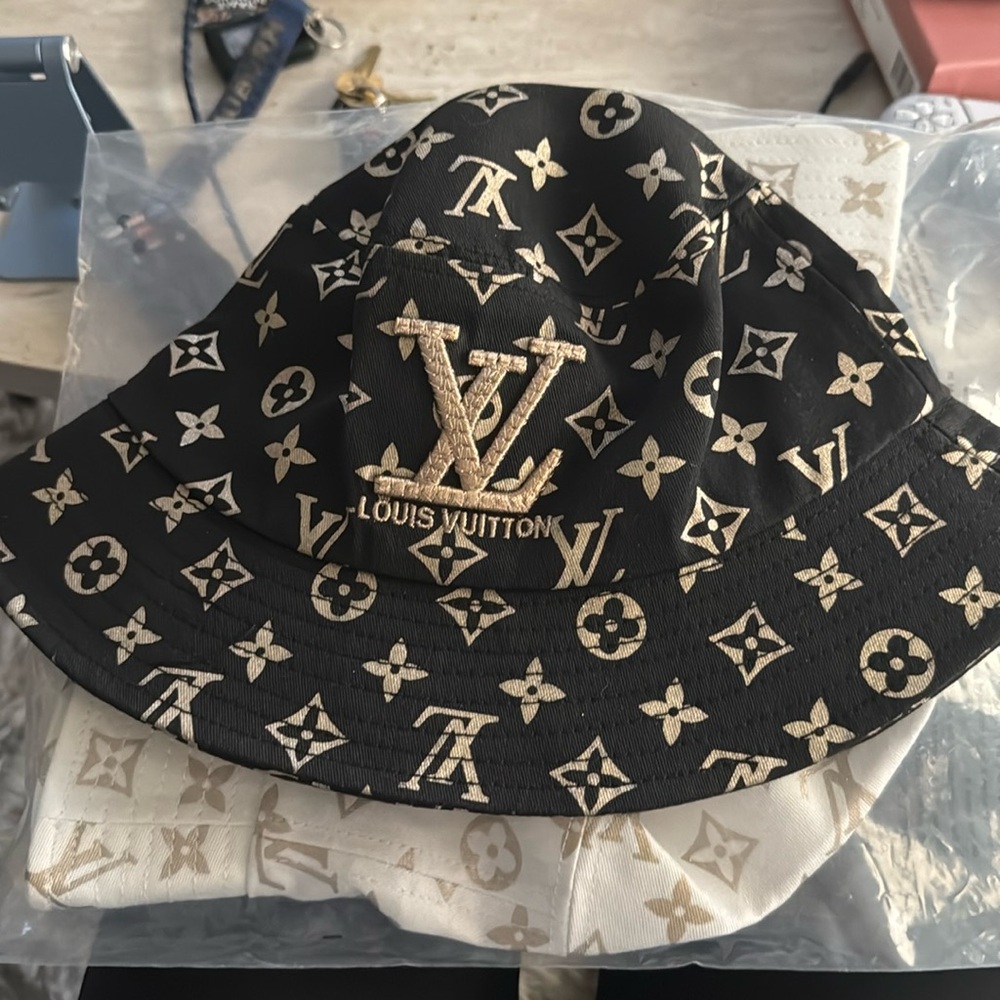 Louis Vuitton bucket hat black